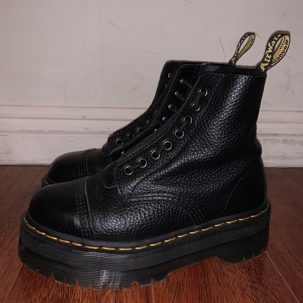 Sinclair woman’s Doc Martin platform 💅🏼